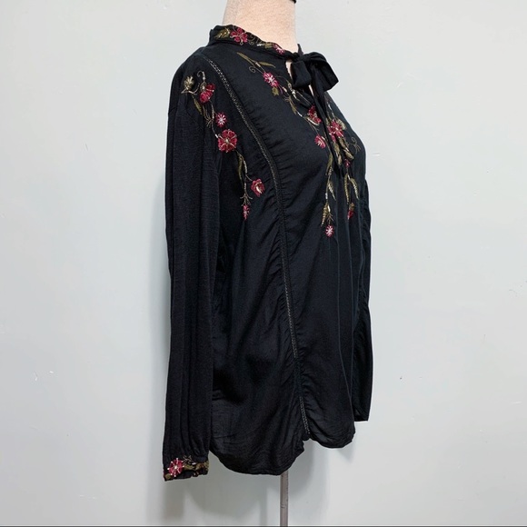 Lucky Brand Mandarin Tie- Neck Floral Embroidered - Picture 5 of 8